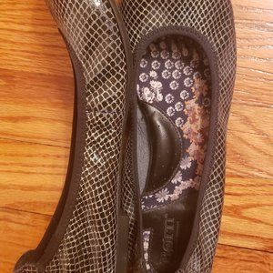Born Dress Flats